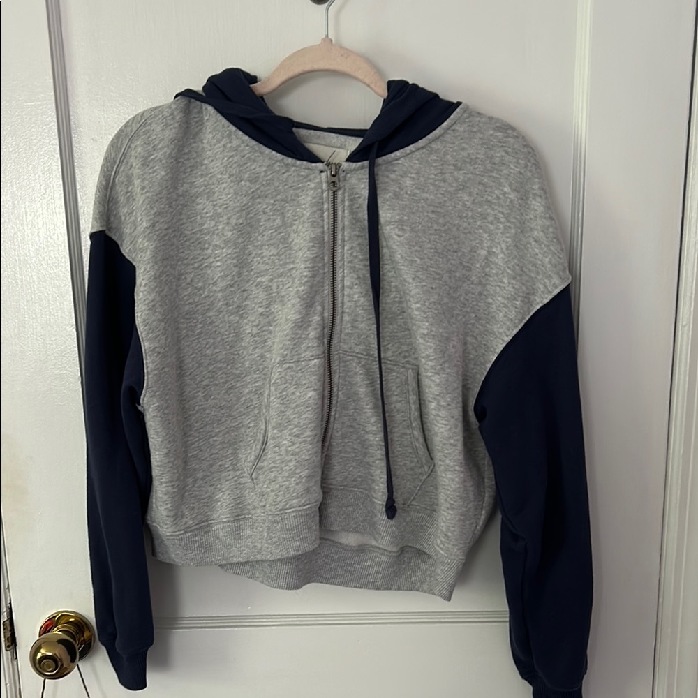 American Eagle Outfitters Gray and Blue Cropped Hoodie
